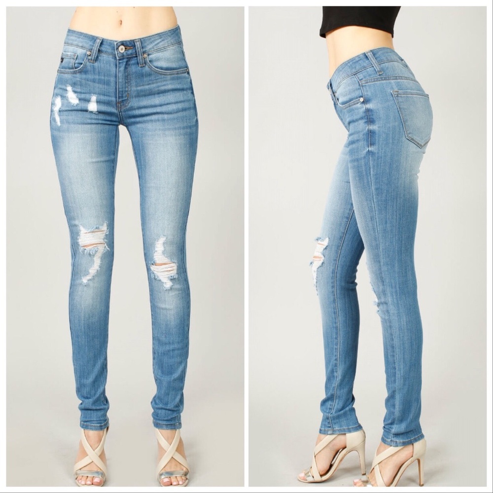 NEW‼️Mid Rise Skinny Distressed Ripped- Jeans